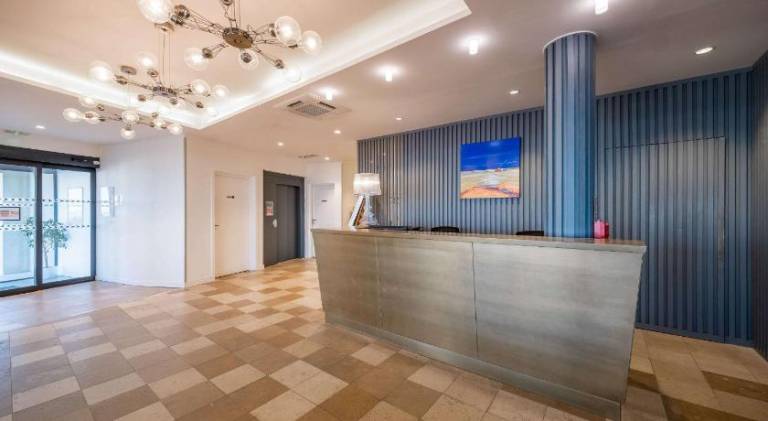 Les Flots - Hotel et Restaurant face a l'ocean - Chatelaillon-Plage — photo 4