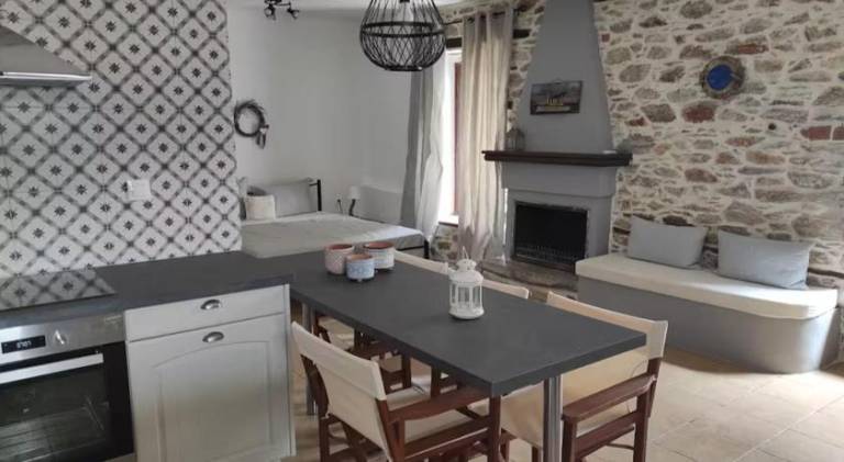 Rental apartment with patio — photo 4