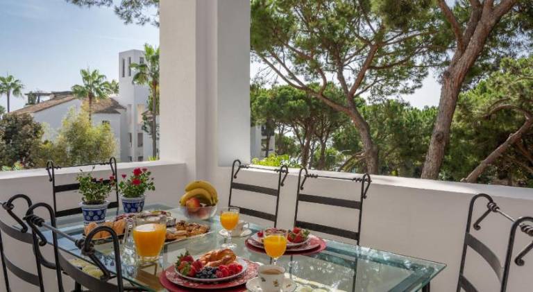 SF Marbella Luxury Beach Apartment - Jardines de las Golondrinas — photo 3