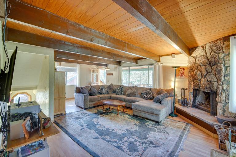 Quaint Big Bear Home w/ Hot Tub: 4 Mi to Skiing! — photo 2