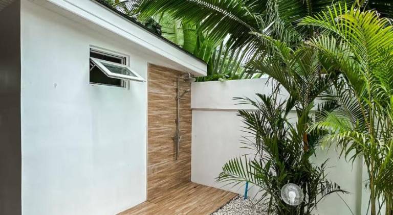 Villa with pool — photo 5