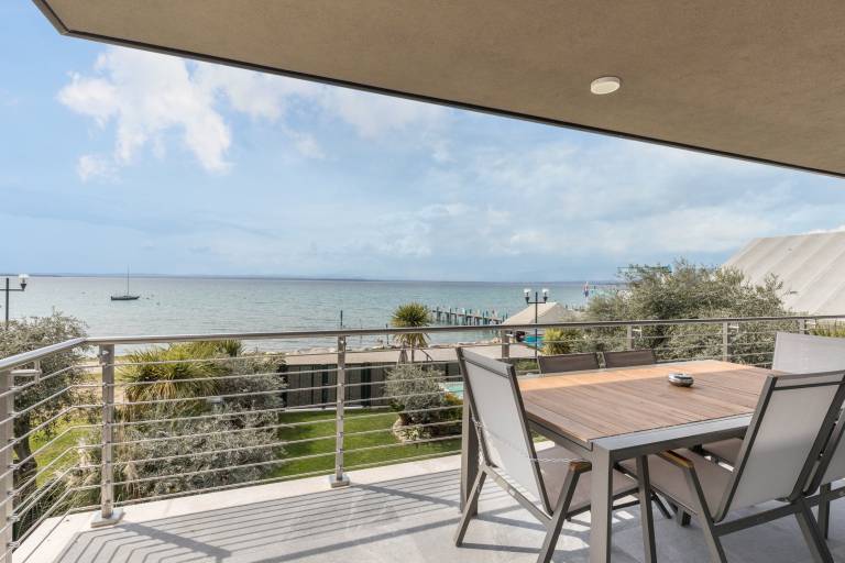 Fully equipped beautiful rental apartment with private pool, jacuzzi & fast internet | Garden view | Perfect for remote work | Dogs allowed — photo 5