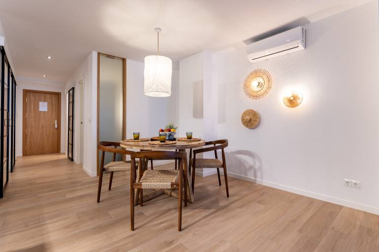 Apartment with hot tub, terrace & yard — photo 4