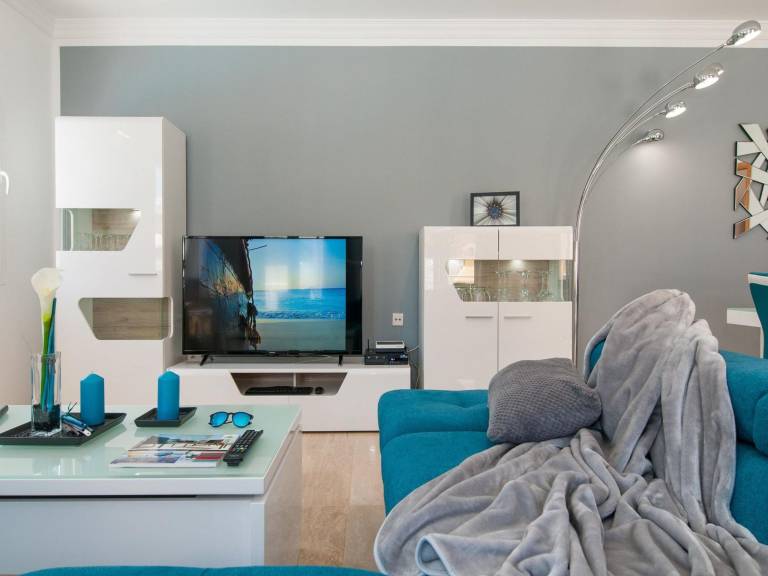 Fully equipped vacation home with terrace, BBQ & private pool | Suitable for remote work | Pet-friendly — photo 4