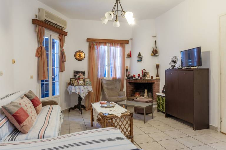 Holiday Home 'Charmante' with Mountain View, Wi-Fi and Air Conditioning in Tinos