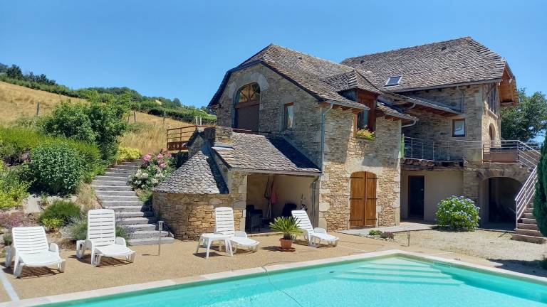 Gite with garden, BBQ & pool | River view — photo 3