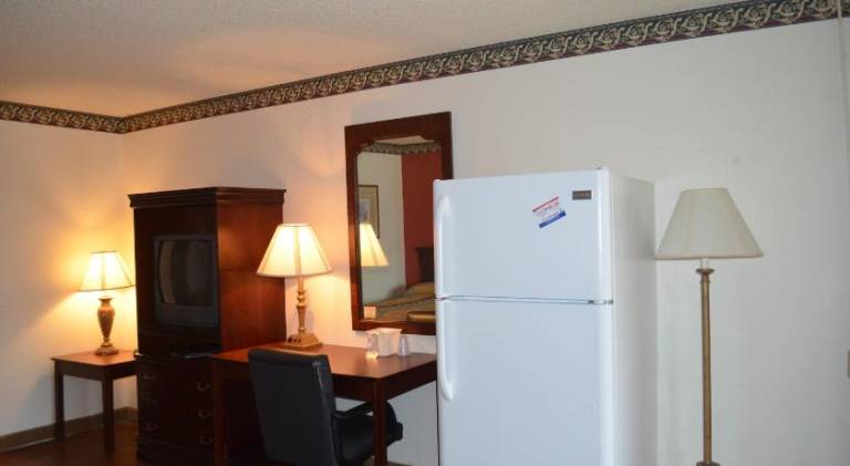 Granbury Inn and Suites — photo 2