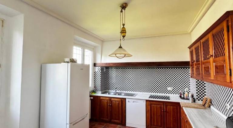 House with jacuzzi — photo 5