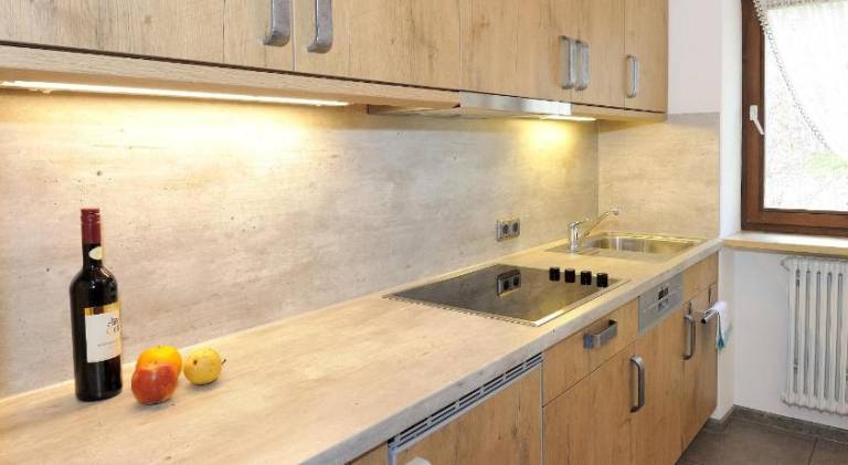 Apartment with barbeque, yard & patio — photo 5
