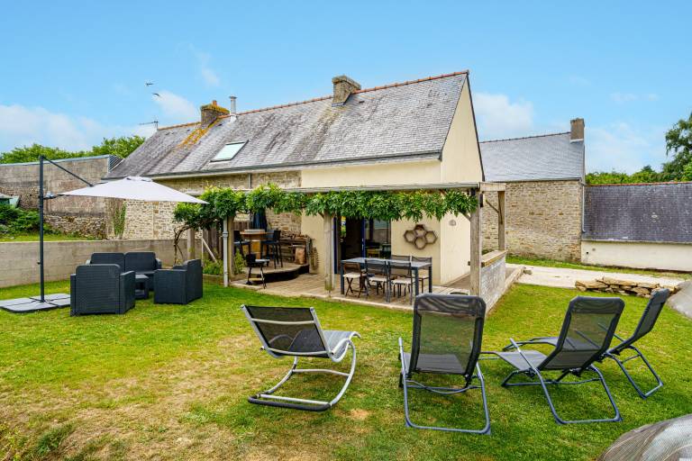 House with terrace, garden & BBQ in Quimper