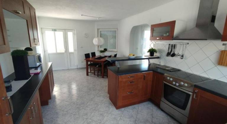 House with jacuzzi & patio — photo 3
