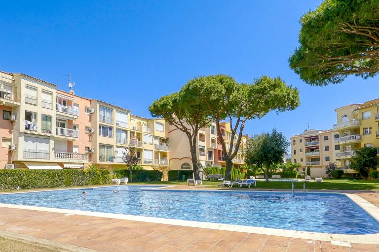Apartment with pool & patio in Roses