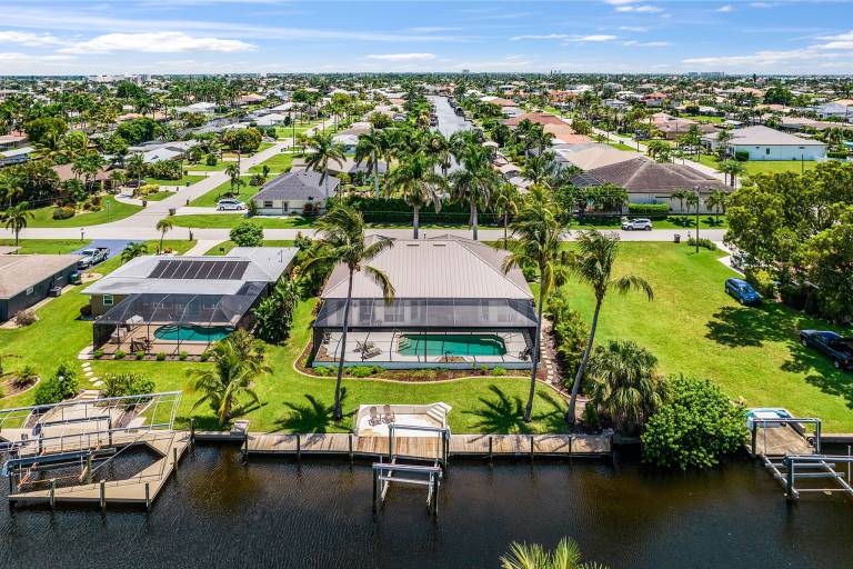 Waterfront Fun with Heated Pool, Private Dock & Gulf Access – Tropical Delight - Roelens — photo 4