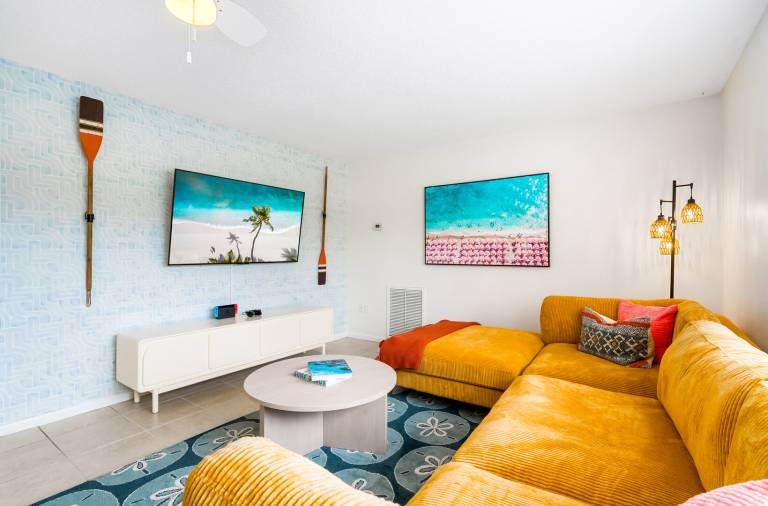 Stylish 3-Bedroom Home with Private Pool and Beautiful Design — photo 5