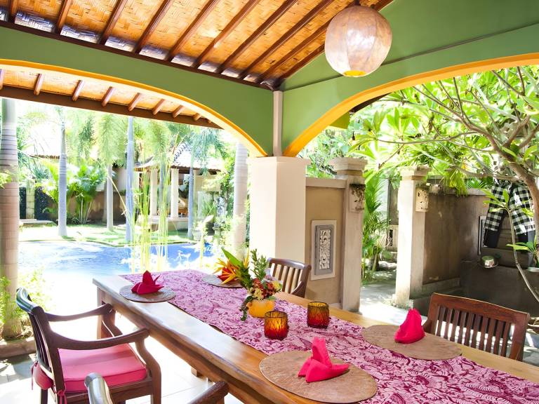 Family-oriented charming bungalow with garden, pool & patio | Dogs allowed — photo 3