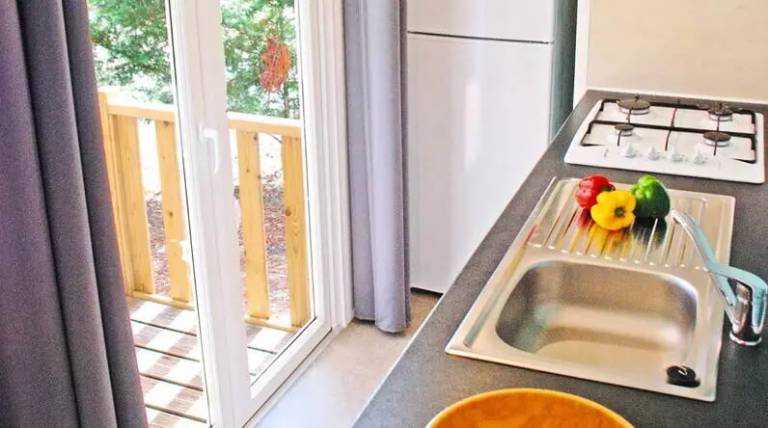 Camping Azu'rivage - Mobile home Comfort 2 bdr. 4/6 pers. Covered Decking TV — photo 3