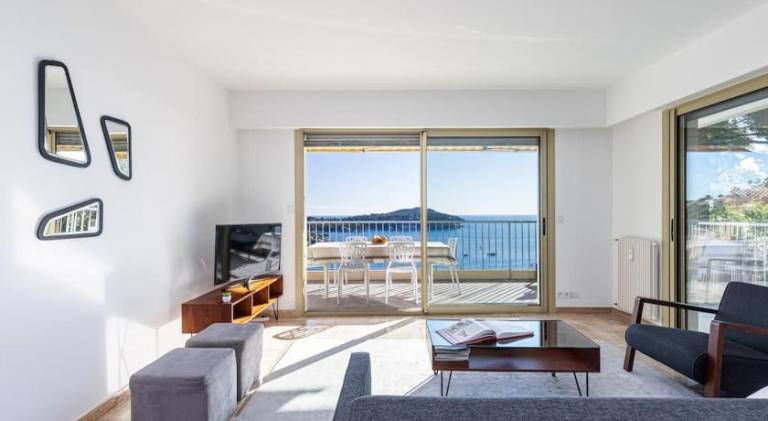 Fully equipped apartment with pool, yard & patio | Next to the beach | Suitable for remote work | Pets are welcome — photo 2