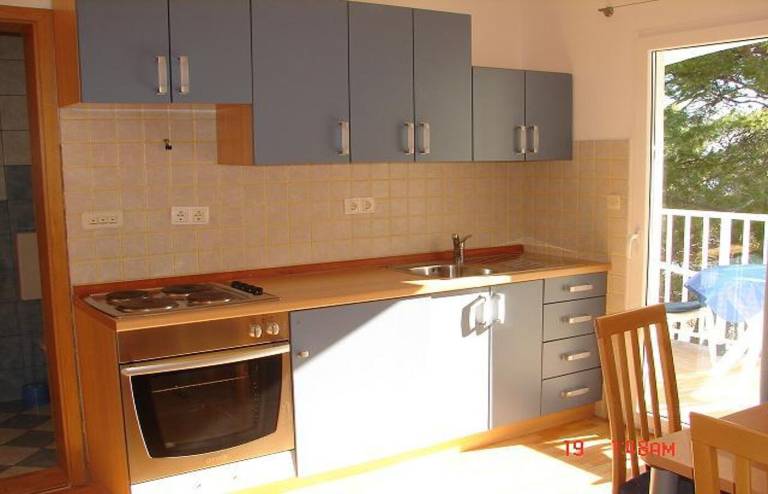 Apartment with patio, garden & barbeque | Garden view — photo 4