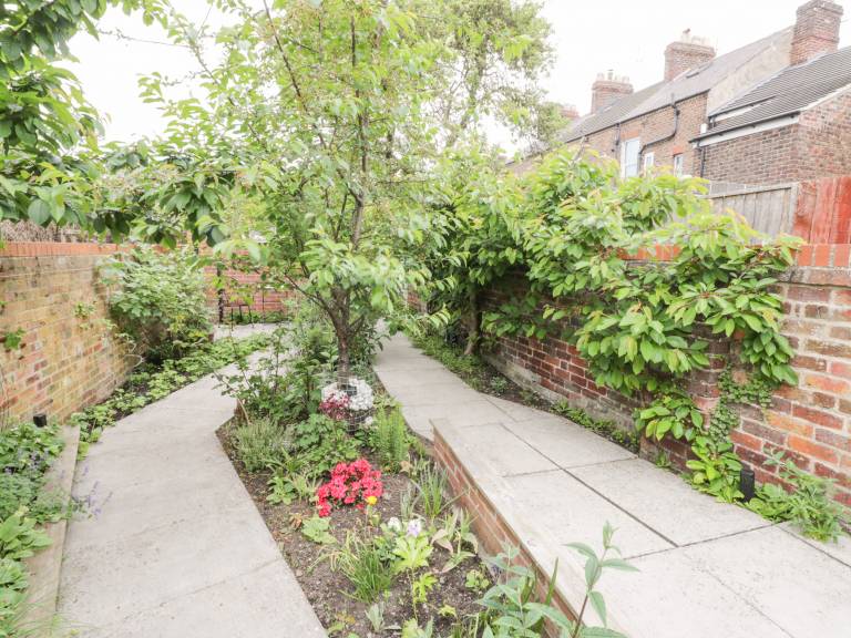 Cottage with garden | Beach view — photo 2