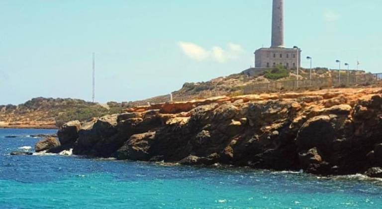 Fully equipped holiday apartment with terrace, yard & private pool | Close to the beach | Pet-friendly in Murcia