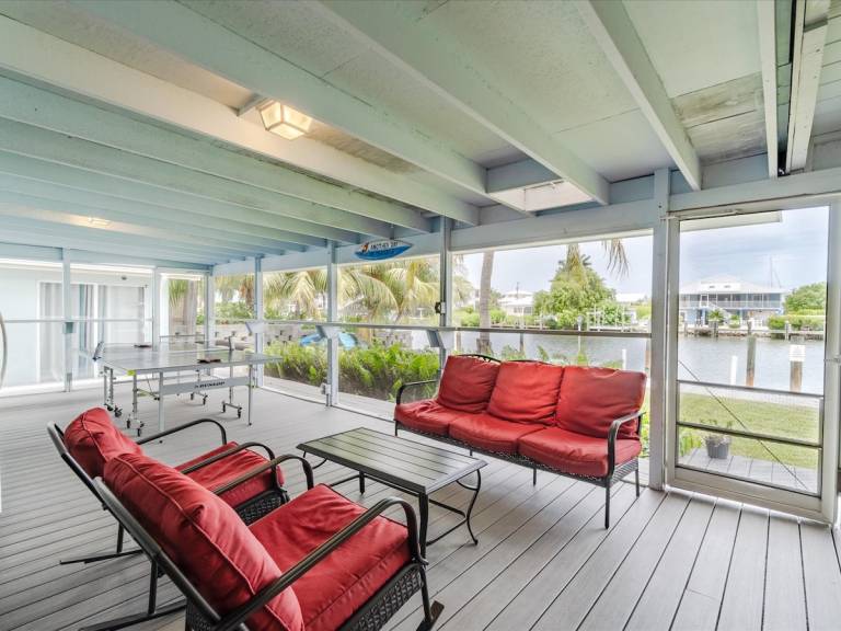 Family-friendly house with barbeque, private pool & yard | Water view | Next to the beach | Pet-friendly — photo 3
