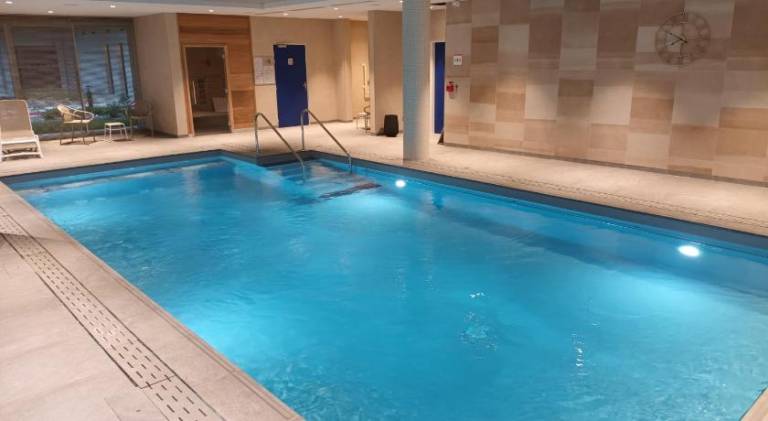 Serviced apartment with sauna, pool & jacuzzi in Cahors