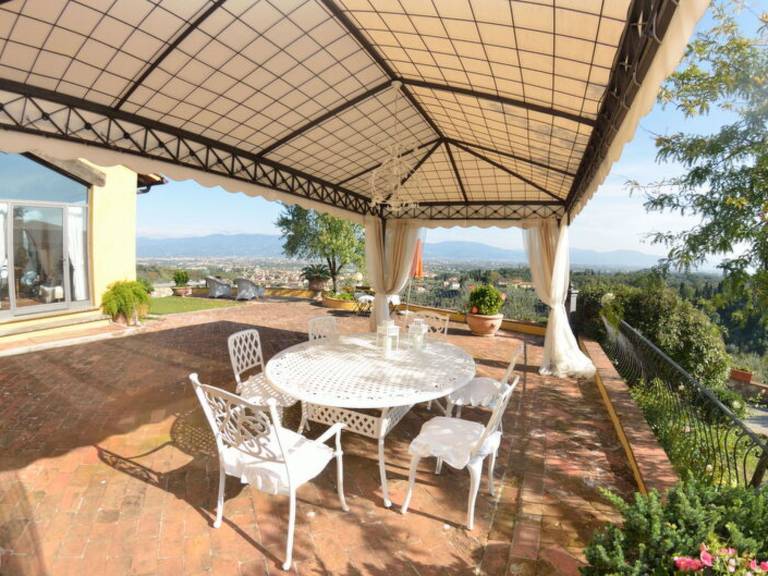 Vacation home with barbecue, patio & private pool — photo 4