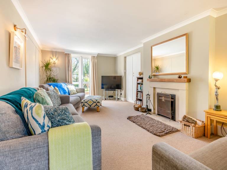 Family-oriented cottage with BBQ, garden & hot tub | River view | Dogs allowed — photo 3