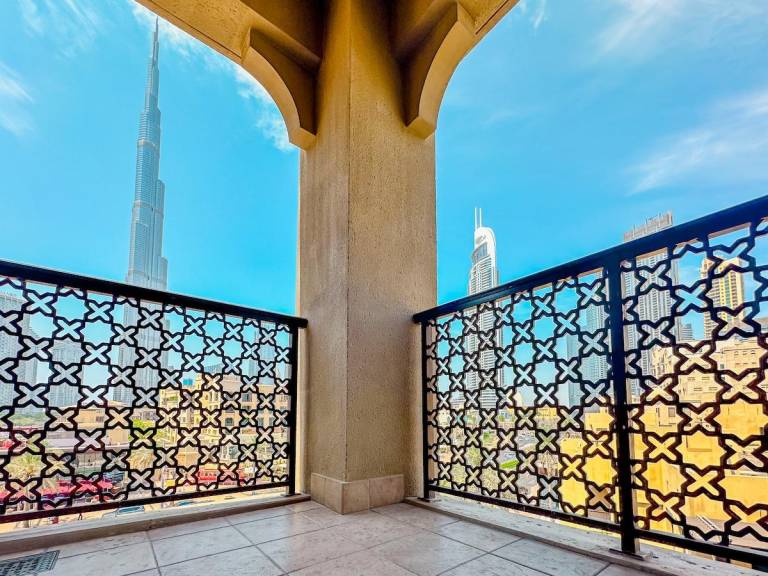 Vacation home with jacuzzi & pool | Near Burj Khalifa | Suitable for remote work | Dogs allowed in Dubai