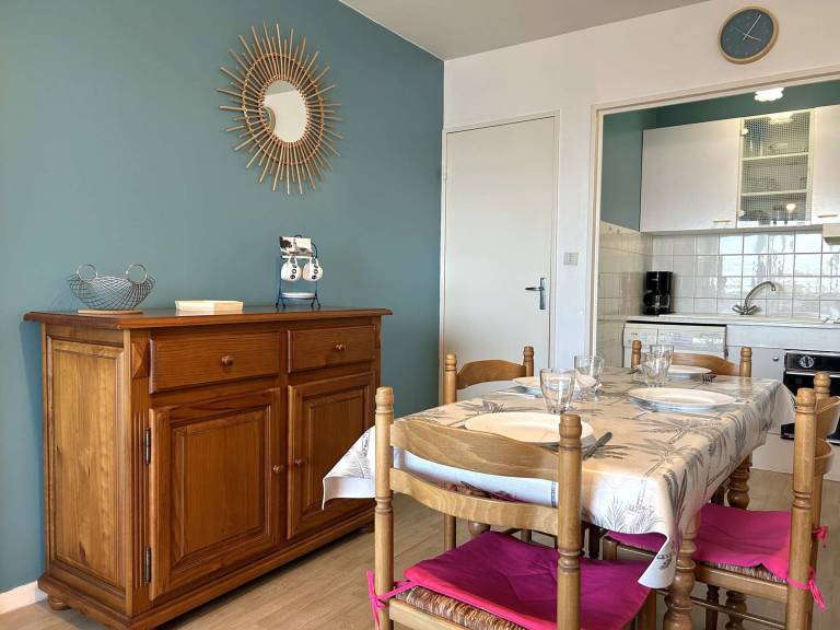 2-room apt, 4 pax, sea view, beach access, parking — photo 3