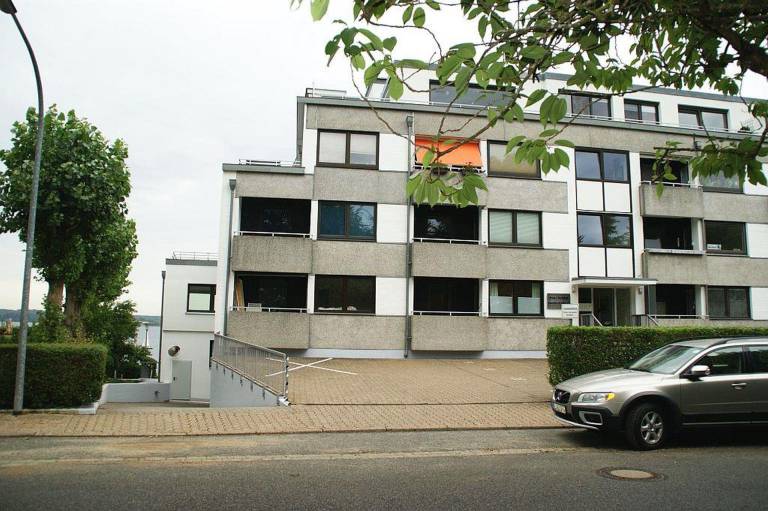 Apartment with yard — photo 4