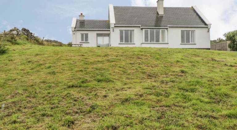 House with 3 rooms for 5 persons in Galway