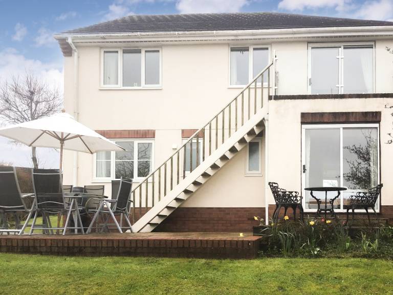 Cottage with yard in Bideford