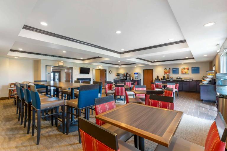 Comfort Inn & Suites Grinnell near I-80 — photo 2