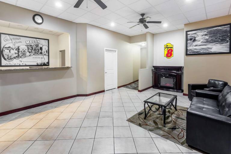 Super 8 By Wyndham Macon West — photo 3