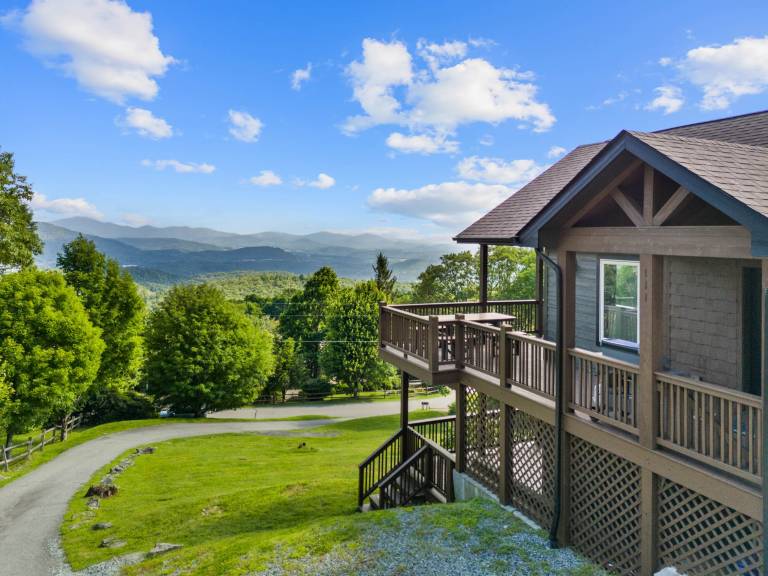 Aussies Lookout - Panoramic Mountain Views, Hot Tub, Pool Table! — photo 2