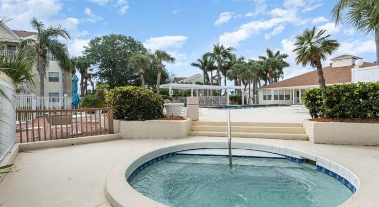 Holiday apartment with pool — photo 4