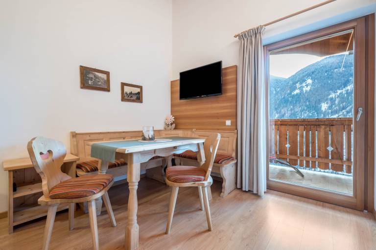Holiday Apartment "Raffreiderhof Apt Zirbe" with Mountain View, Pool & Wi-Fi — photo 4