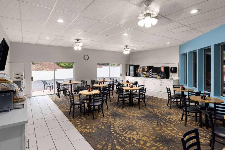 Days Inn by Wyndham Williams — photo 5