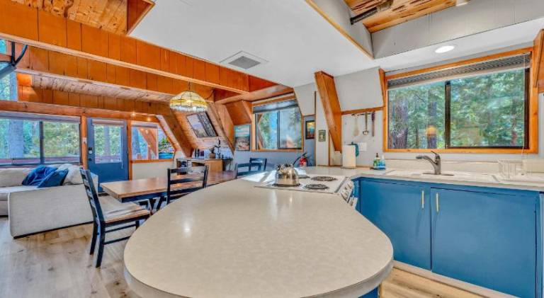 3BR Tahoe Cabin in the Trees with Hot Tub — photo 3