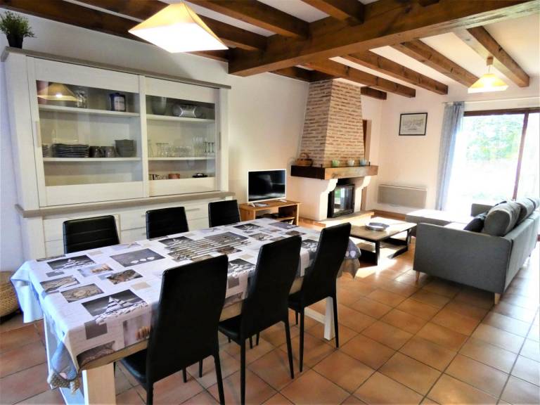Gite with barbecue, terrace & yard — photo 4