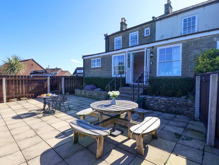 Cottage with terrace & yard in Whitby