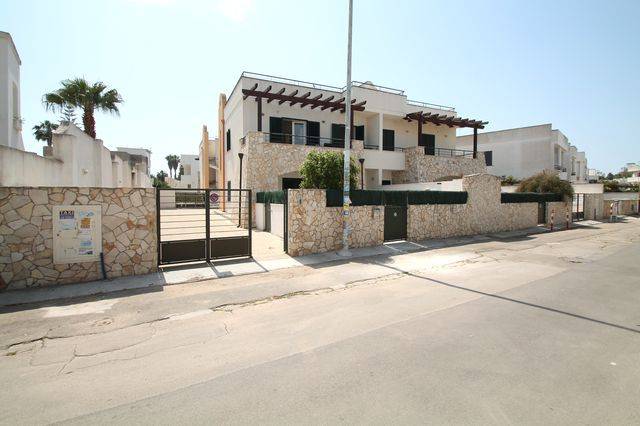 Apartment with terrace & yard | Garden view — photo 2