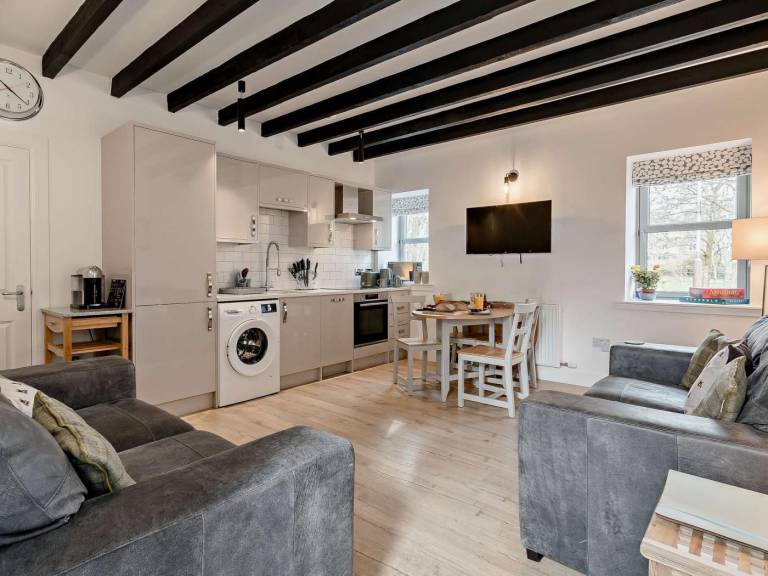 Fully equipped pleasant cottage with yard | Water view | Pet-friendly in Perth