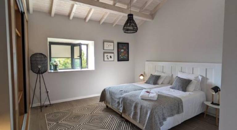 Villa with private pool, patio & barbecue | Perfect for remote work | Dogs allowed — photo 2