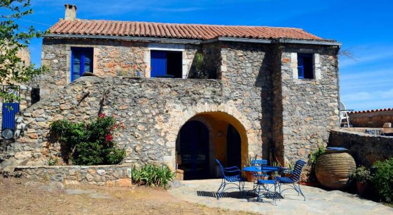 Vacation home with terrace & yard | Pets are welcome in South Kynouria