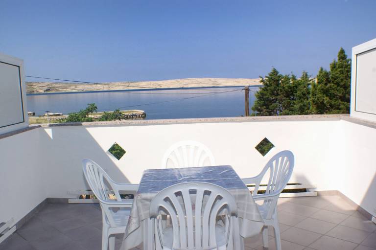 Pleasant studio with barbecue & patio | Sea view | Pet-friendly in Senj