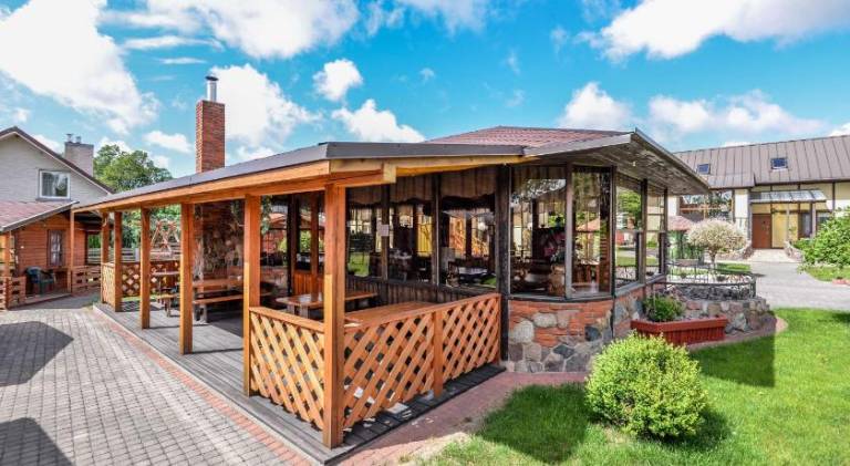 Lodge with barbeque, terrace & garden — photo 3