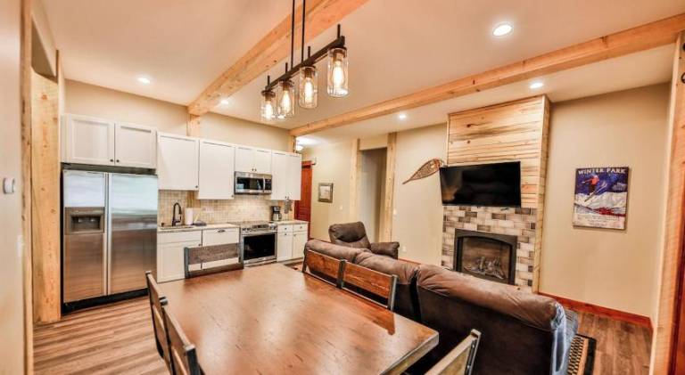 New creek side chateau guest suite! Booking for Ski Season NOW! With hot tub! — photo 5