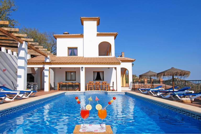 Ferienhaus mit Hund inComares, Spanien  f&uuml;r max. 12 Personen